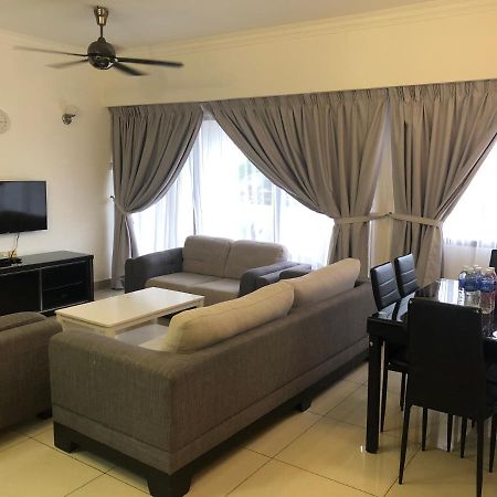 Beach Resort 7 Home Stay Sri Sayang Apartment Batu Ferringhi 3Bedroom Ngoại thất bức ảnh