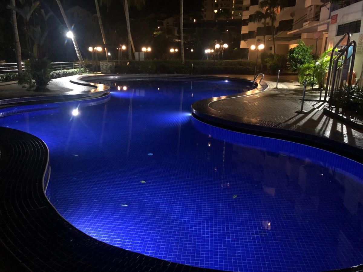 Beach Resort 7 Home Stay Sri Sayang Apartment Batu Ferringhi 3Bedroom Ngoại thất bức ảnh