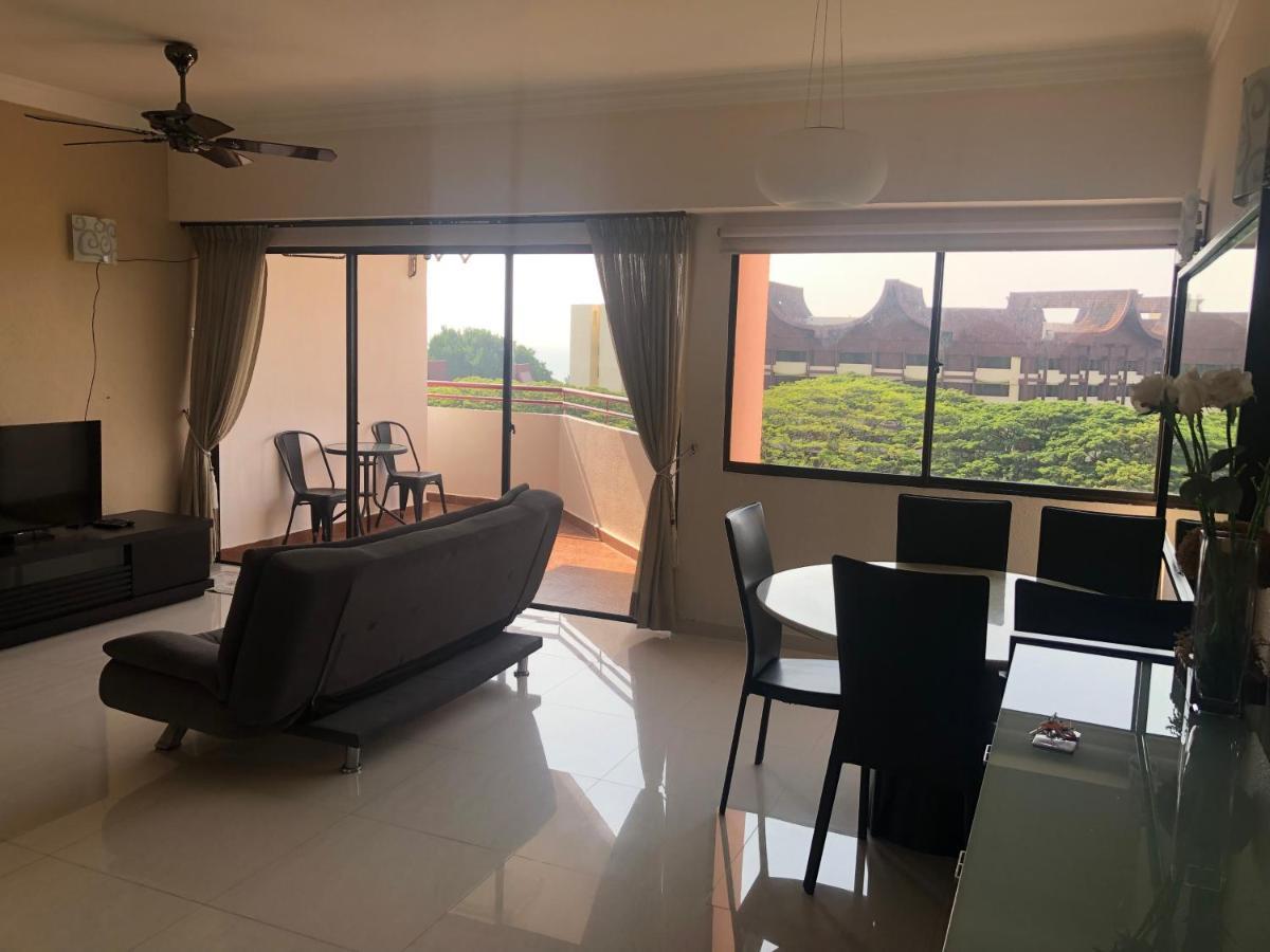 Beach Resort 7 Home Stay Sri Sayang Apartment Batu Ferringhi 3Bedroom Ngoại thất bức ảnh