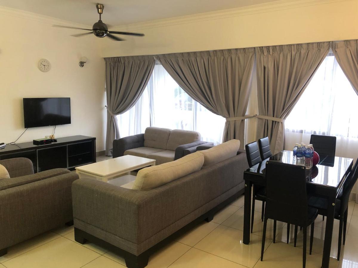 Beach Resort 7 Home Stay Sri Sayang Apartment Batu Ferringhi 3Bedroom Ngoại thất bức ảnh