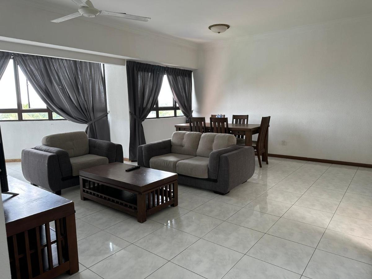 Beach Resort 7 Home Stay Sri Sayang Apartment Batu Ferringhi 3Bedroom Ngoại thất bức ảnh