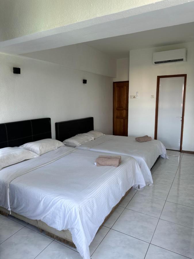 Beach Resort 7 Home Stay Sri Sayang Apartment Batu Ferringhi 3Bedroom Ngoại thất bức ảnh